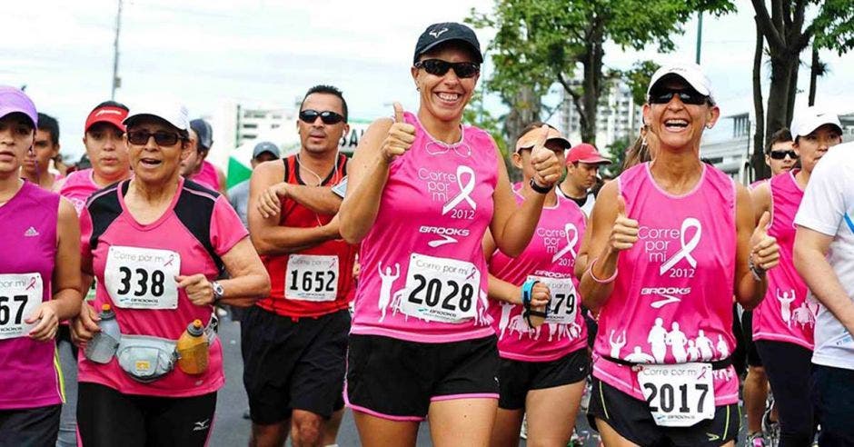 Las familias se unen para celebrar el Día Internacional de la Lucha contra el Cáncer de Mama que se conmemora el 19 de octubre.