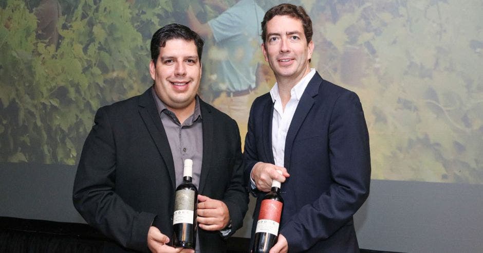 Juan Pablo García, wine ambassador; Cristian Rodríguez, gerente general.