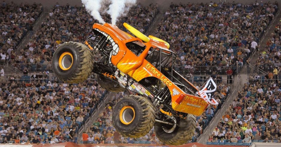 El piloto costarricense, Mark Graydon, es el piloto del famoso Toro Loco.