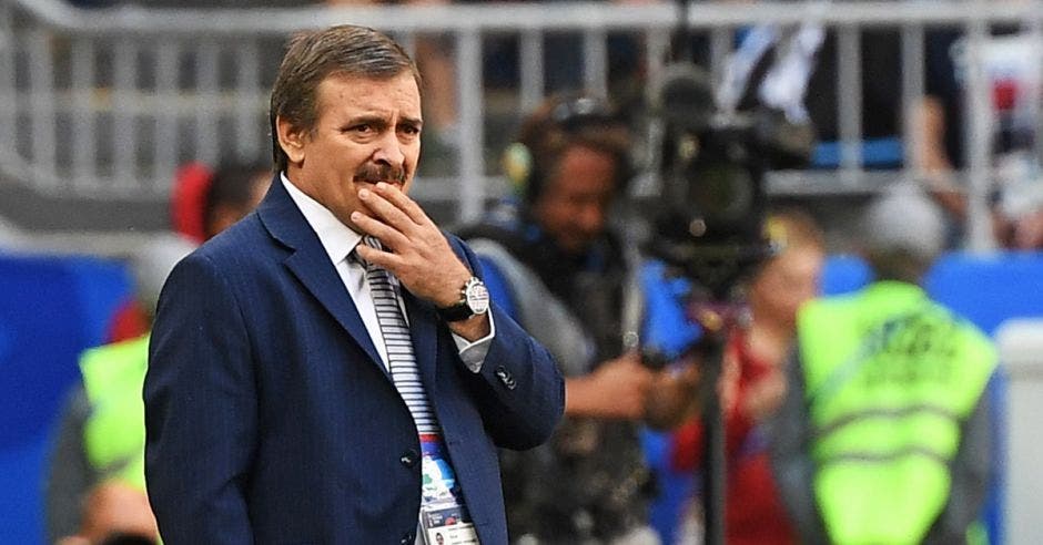 Rodolfo Villalobos, presidente de la Fedefútbol, no explicó en detalle en qué falló el Comité Ejecutivo con respecto al Mundial Rusia 2018 y principal culpa cayó sobre Óscar Ramórez.