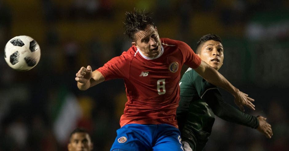 Bryan Oviedo fue el punto más alto de la Selección Nacional; los dos goles de la Tricolor se generaron en sus piernas. Televisa/La República