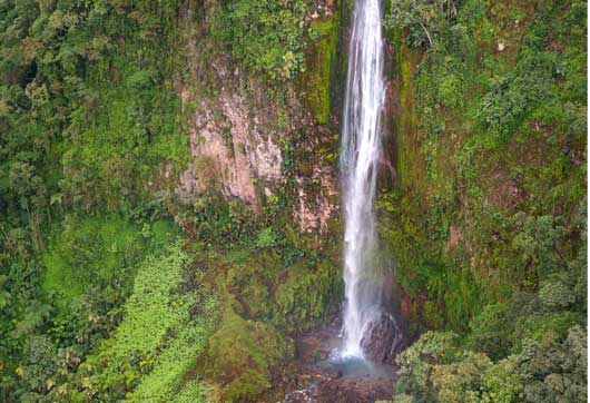 Catarata Gran Termal, Rio Caliente mide 130 metros de altura.