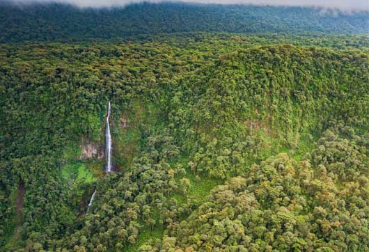 Vista aérea Catarata Gran Termal.