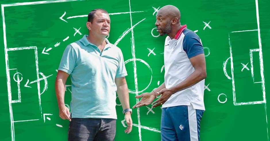 Mario Víquez y Paulo César Wanchope salen frente a frente con una pizarra de técnico con estrategias de juego