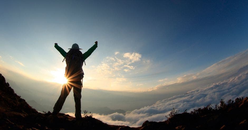 Las personas tendrán la oportunidad de ver el atardecer desde la cima del cerro. Imagen con fines ilustrativos. Shutterstock/La República