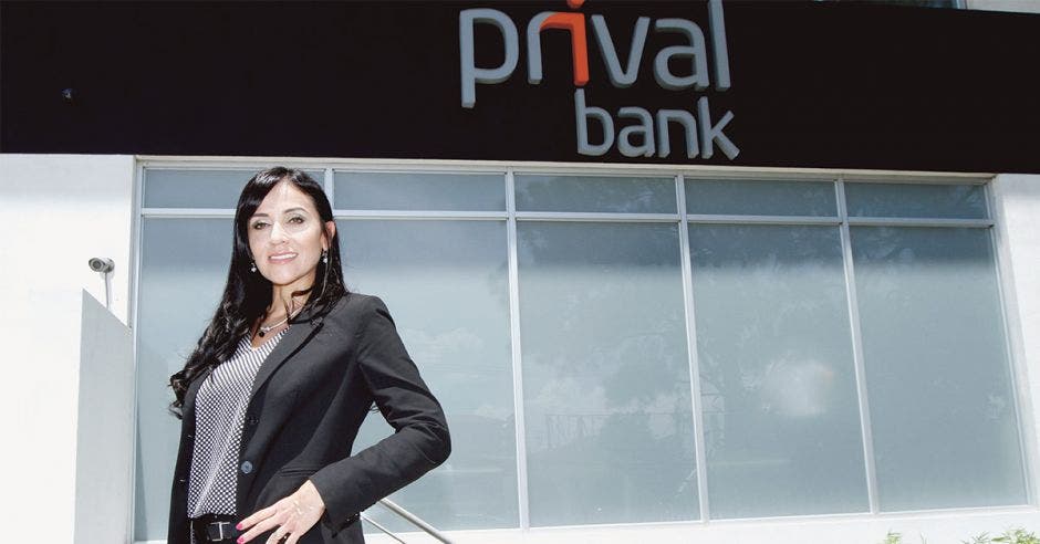 Karla Arguedas, Prival Bank