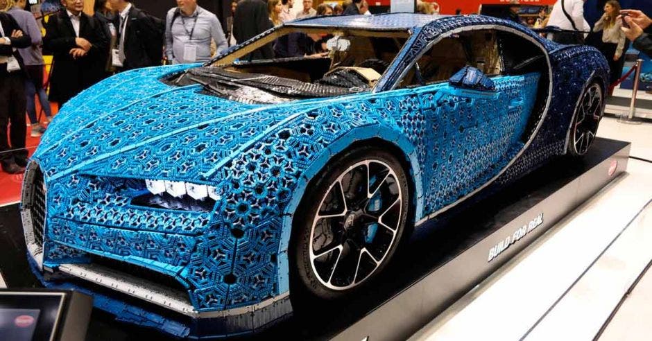 Bugatti se decidió ir por el modelo en azul para esta obra de arte. Fcebook Bugatti/La República