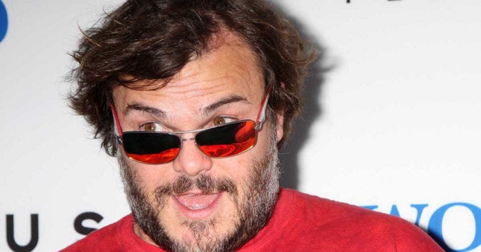 Jack Black sonríe en la alfombra roja