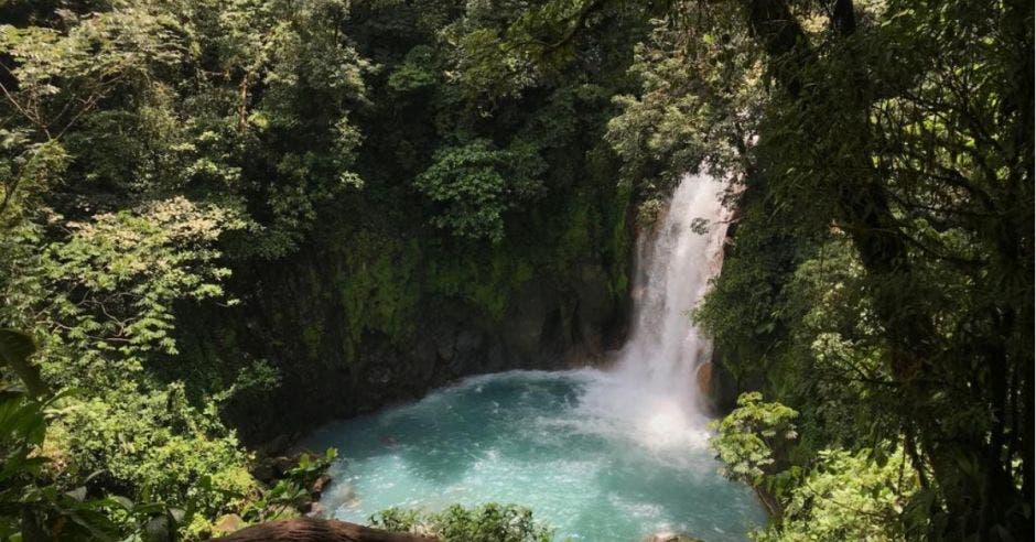 catarata de Río Celeste