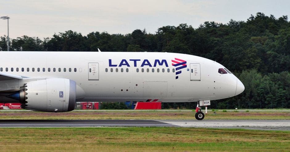 avión de Latam