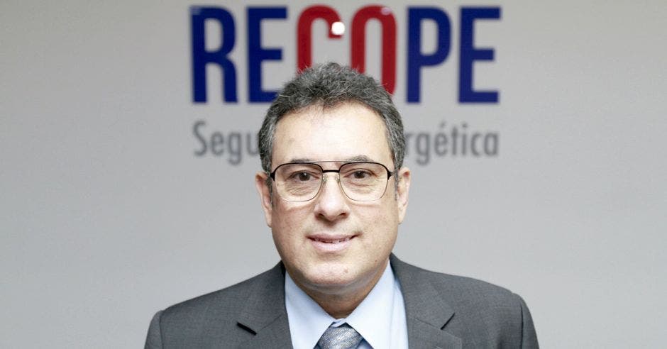 Alejandro Muñoz en las oficinas de Recope