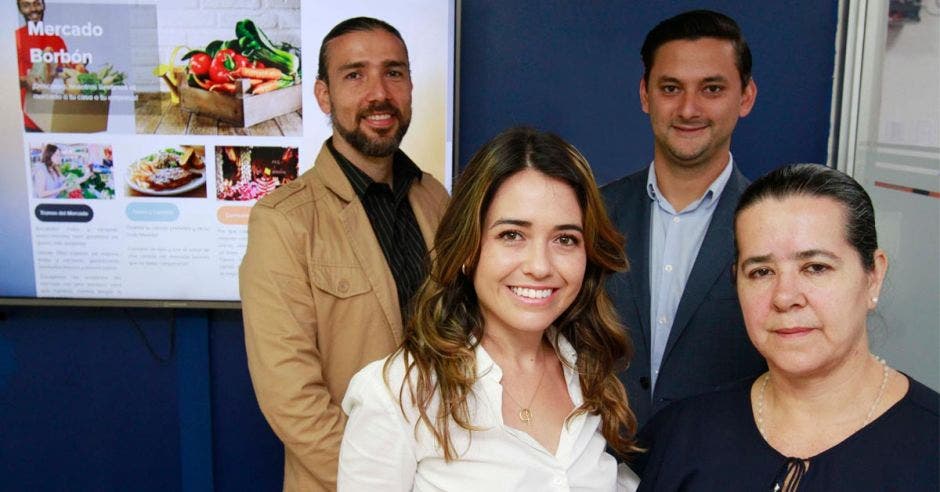 Rafael Rojas, Julia Bremner, Juan Pablo Navarro y Martha Estrada lideraron la transformación del Mercado Borbón.