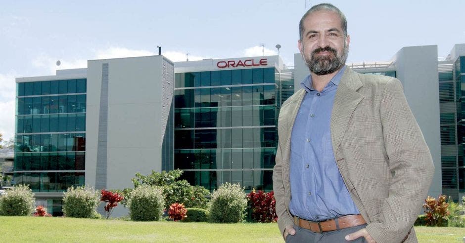 “La problemática del déficit de 8 mil profesionales en informática, motivó a Oracle Academy a incentivar la educación en ciencias de la computación desde edades tempranas”, comentó Richard Delgado, director global de Operaciones de Oracle.