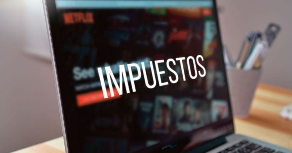 Una computadora con Netflix puesto