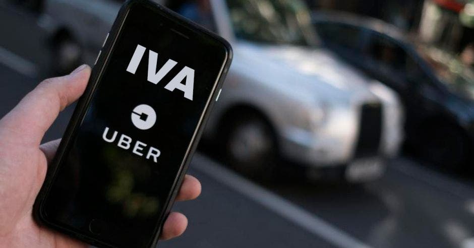 Un celular con la palabra IVA y el logo de Uber