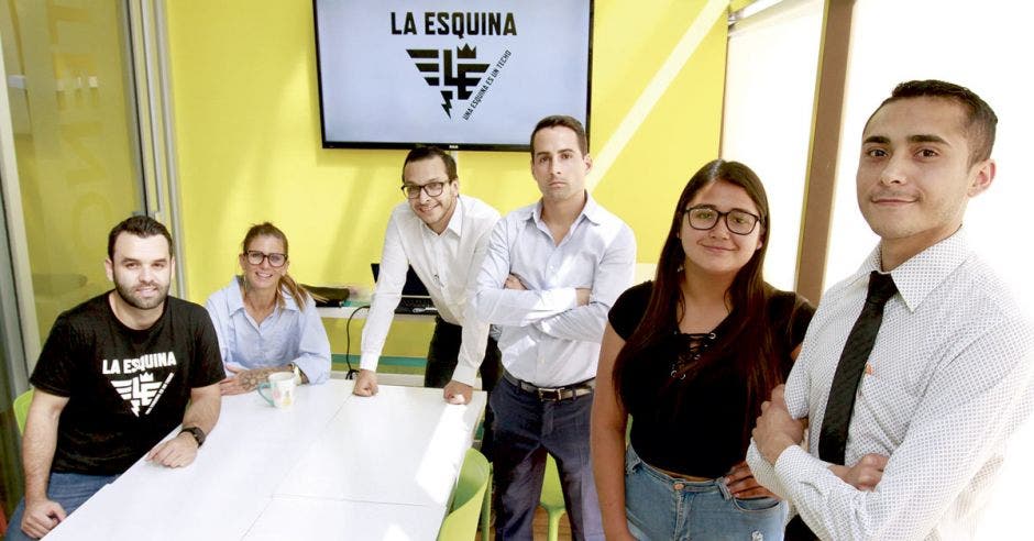 De izquierda a derecha, Fernando Segares, María Pérez, Federico Ruilova, Bernardo Van Der Laat, Tatiana Alemán y Josué Rojas forman parte del proyecto y y aseguran estar abiertos a recibir más interesados en involucrarse. Esteban Monge/La República