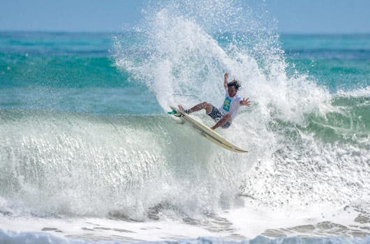 El surf ha colocado a Costa Rica en el mapa de extranjeros que deciden invertir en el país, a la vez que produce nuevo talento. Cortesía Fedesurf/La República