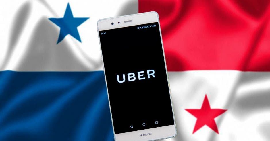 Un celular con la bandera de Panamá