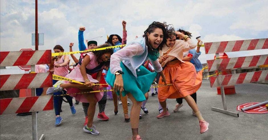 El anuncio muestra mujeres saliendo adelante en diferentes circunstancias. Nike/La República