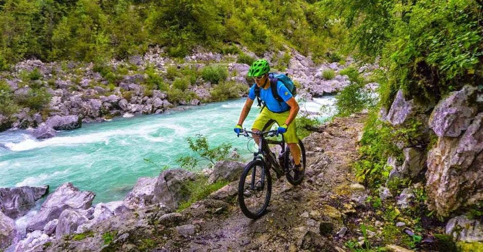 Los ríos con aguas color turquesa acompañan a los ciclistas en diferentes tractos. Cortesía Trans Dinárica/La República