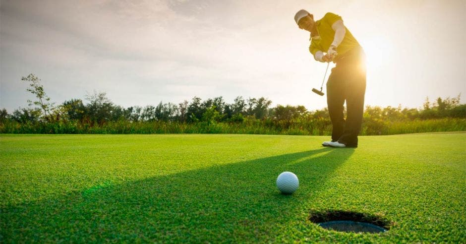 Desde la primera edición, el torneo de golf ha recaudado más de $1 millón en equipo médico. Shutterstock/La República