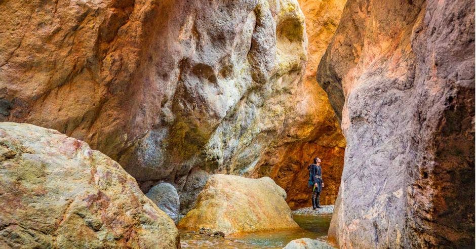 Este estrecho es ideal para la práctica de escalada y los colores se agudizan al atardecer. Javier Elizondo/La República