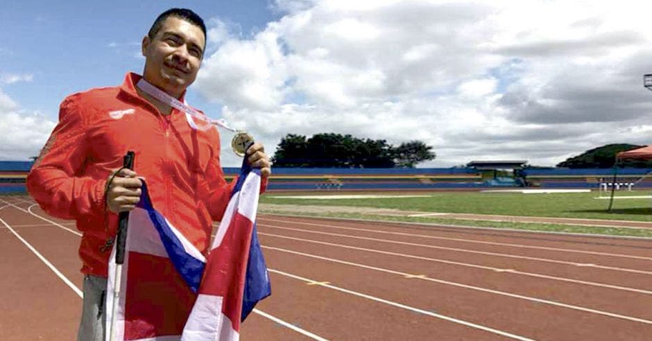 Henry Quirós practica atletismo y estará en los Parapanamericanos. Cortesía/La República