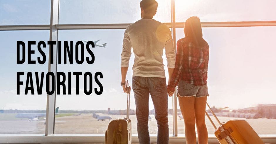 pareja en el aeropuerto