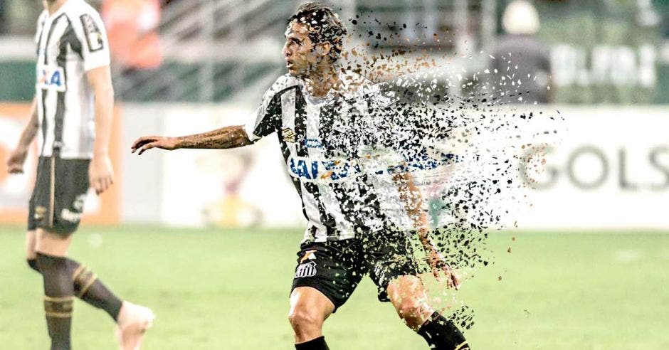 El fútbol de Bryan Ruiz desapareció con el Santos de Brasil. Montaje/La República