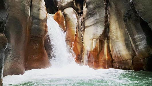 Catarata en Caverna