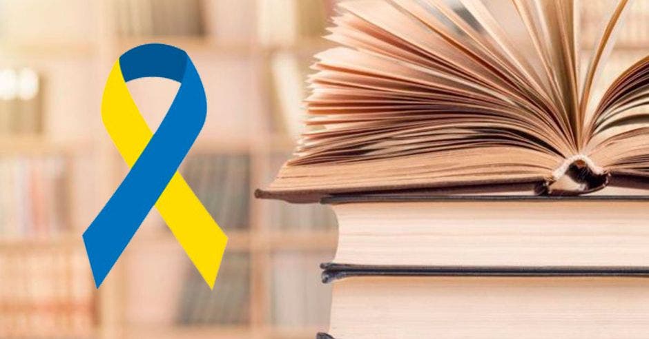 Un libro y un lazo amarillo con azul