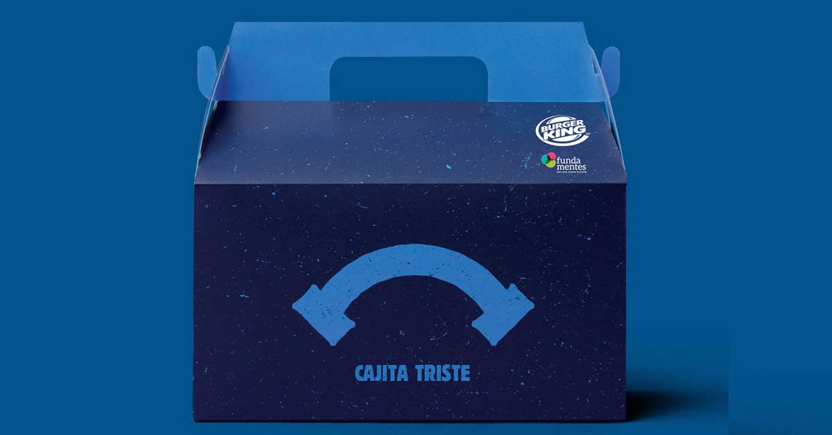 cajita azul con la palabra trsite