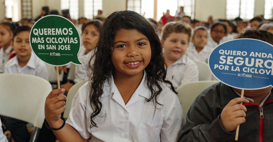 Una estudiante de la Escuela República de Chile