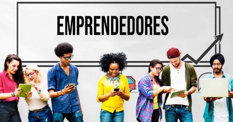 Jóvenes emprendedores reunidos