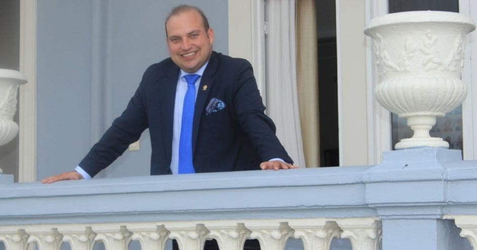 Pablo Heriberto Abarca, diputado de la Unidad Social Cristiana posa en la Asamblea Legislativa.