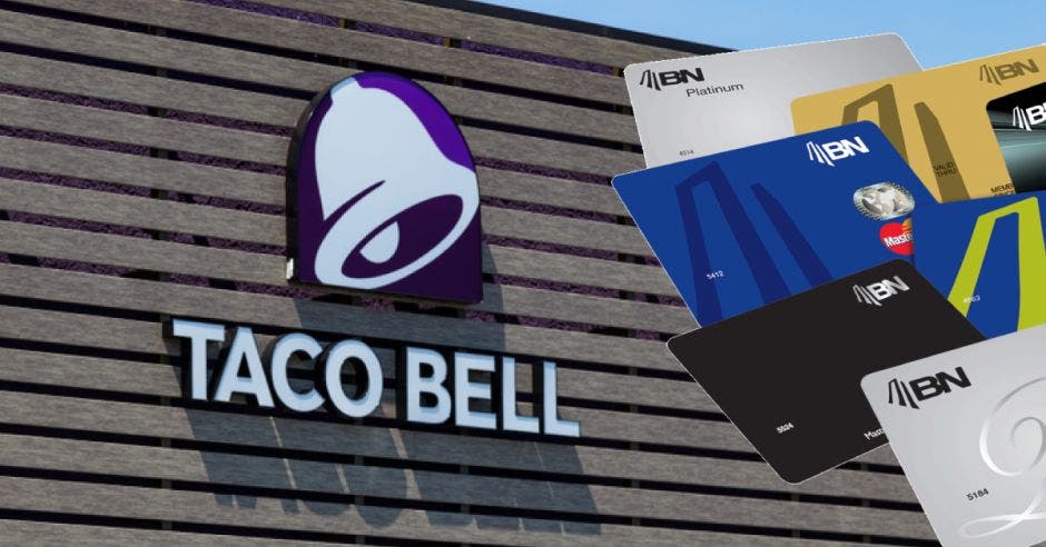 logo de taco bell y tarjetas de colores del banco nacional