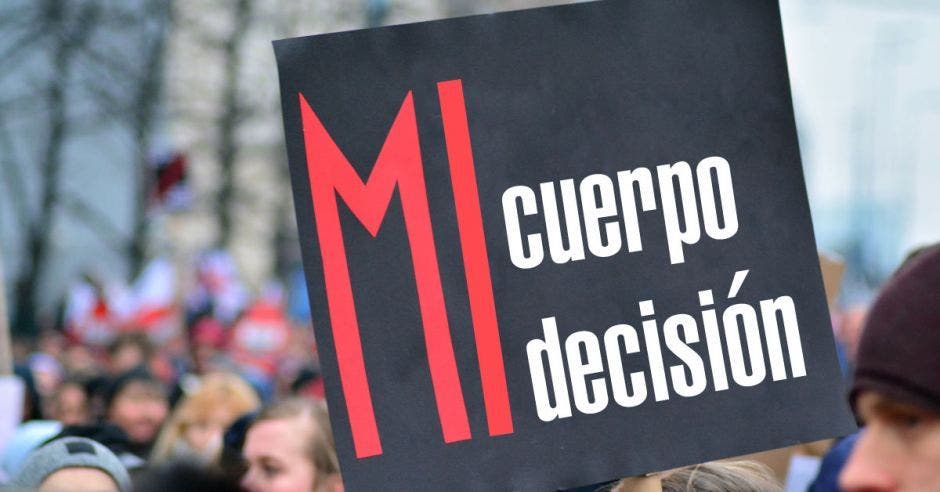 Un cartel que dice mi cuerpo, mi decesión