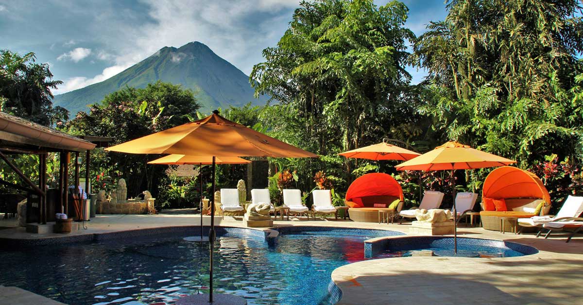 piscina de fondo un volcán