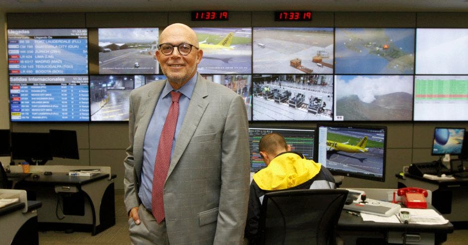 Rafael Mencía en el Aeropuerto Internacional Juan Santamaría