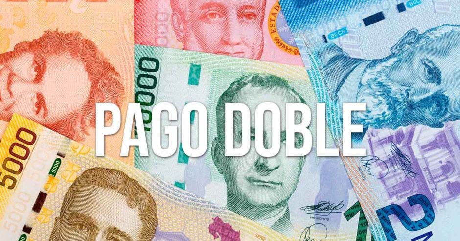 Varios billetes de Costa Rica con la palabra PAGO DOBLE