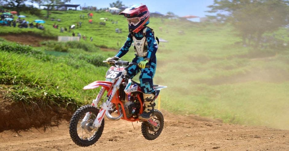 Bolsa A bordo Onza Niños de cinco años mantienen vivo el futuro del motocross nacional