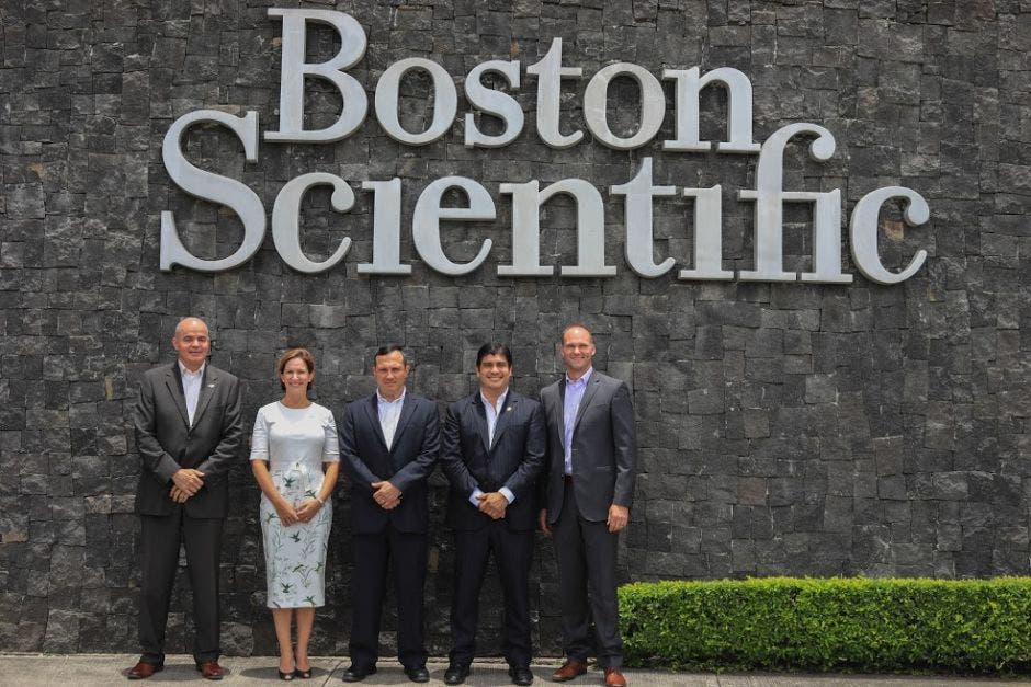 Visita del gobierno a planta de Boston Scientific