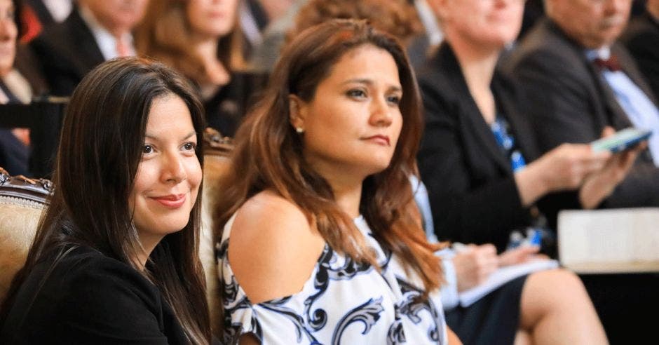 Haydeé Rodríguez, viceministra de Agua y Mares, y Pamela Castillo, viceministra de Ambiente, son ejemplos del liderazgo femenino en biodiversidad que existe en el país