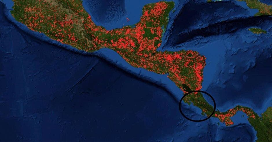 Imagen de la NASA que refleja los focos de incendio en la región mesoamericana