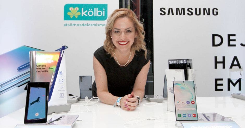 “Los clientes tendrán una capacidad de gigas bastante alta con los planes que ofrecemos, además de la red 4.5G más rápida del país” dijo Jacqueline González, directora de Marca y Estrategia Comercial de kölbi. Esteban Monge/La República