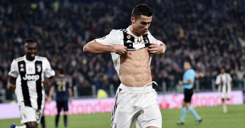 cr7 con el abdomen