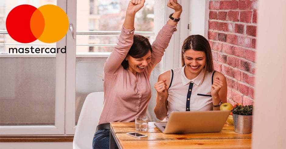 Mujeres, computadora, ganadoras