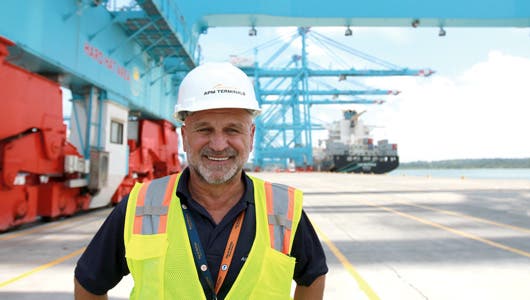 Enrique del Águila, jefe de Operaciones de la terminal en Moín. Richard Blaser/La República.