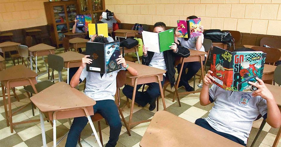 Niños escolares en el aula