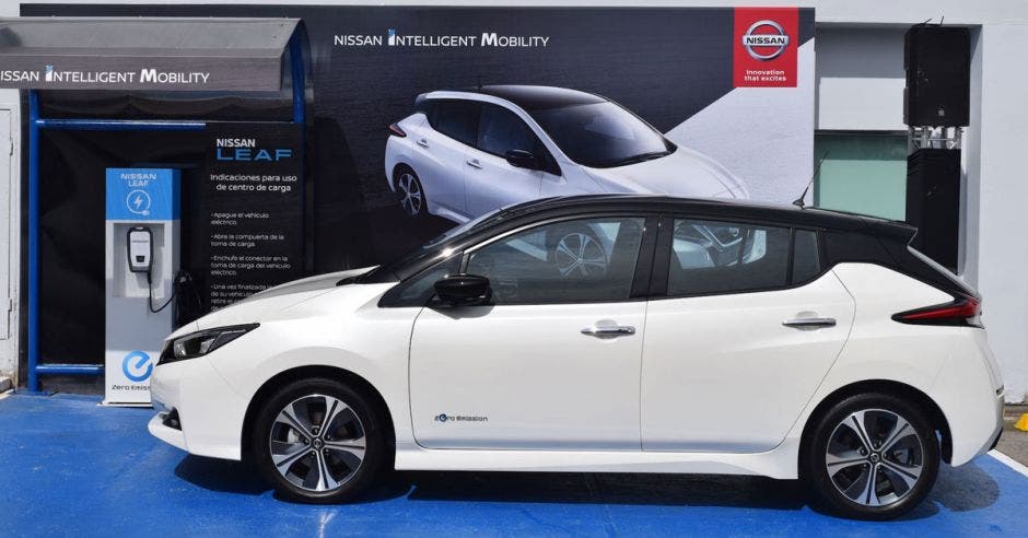 nissan leaf blanco